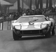 Ickx-Oliver_-_vierter_Gesamtsieg_für_Ford_in_Le_Mans_nach_1966