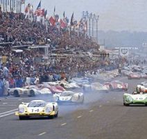 Stommelen_Porsche_917_vor_Siffert_Porsche_908_und_Elford_Porsche_917