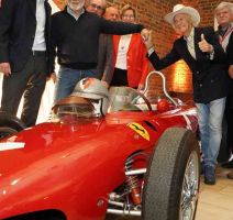 Ferrari-Bildband_auf_Burg_Heimerzheim_vorgestellt