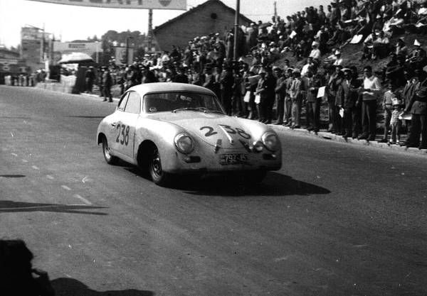 30. April 01. Mai 1955 Mille Miglia Trips belegt im Porsche 356 den 2. Platz in seiner Klasse